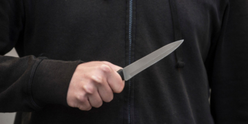Bărbat de 34 de ani, înjunghiat în plină zi de un necunoscut, în Pitești