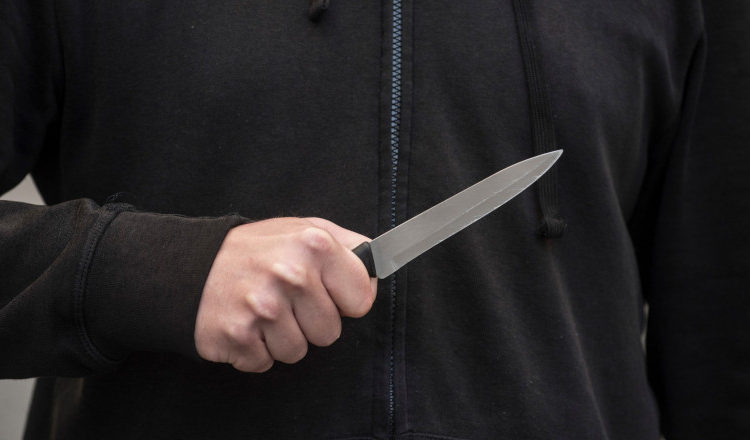 Bărbat de 34 de ani, înjunghiat în plină zi de un necunoscut, în Pitești