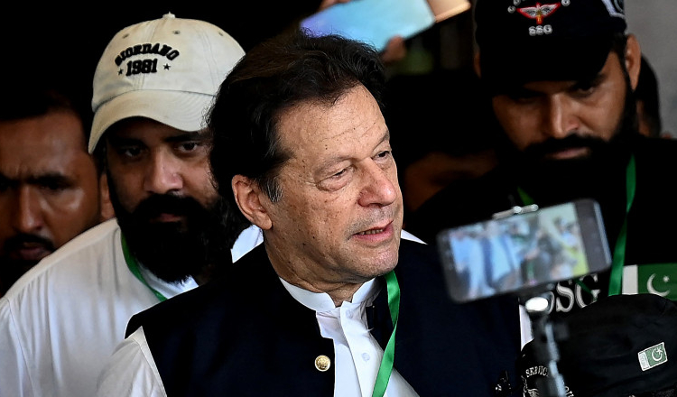 Un tribunal a ordonat eliberarea lui Imran Khan din închisoare. Fostul premier pakistanez are peste 200 de dosare penale