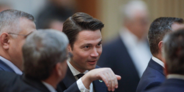 Atac din PNL la premierul PSD, după decizia CCR pe pensiile speciale. Robert Sighiartău: Aşteptăm public scuzele comediantului Ciolacu