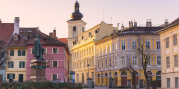 Un tânăr de 23 de ani a fost omorât în plină stradă, la Sibiu. Criminalul a fost găsit de polițiști și este reținut