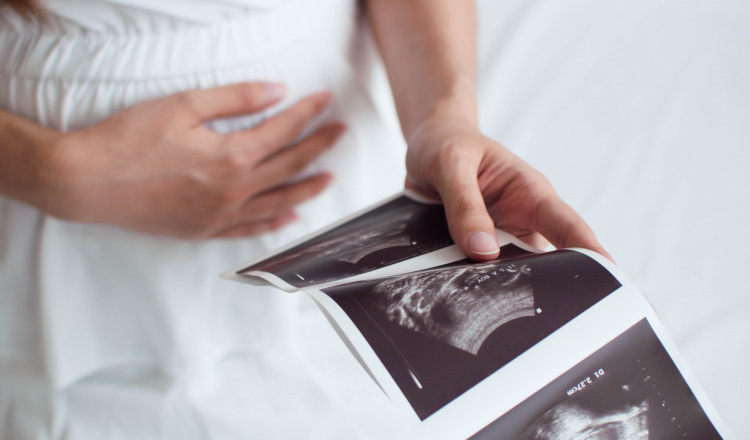 „Nu am aer”. Ultimul mesaj trimis de Alexandra mamei ei, asistentă în spital. Tânăra a murit la câteva ore de la internare