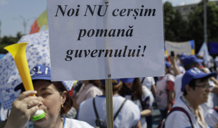 Anul școlar ar putea începe cu proteste, legea salarizării nu e gata. Hadăr: Riscăm să ajungem din nou la conflict. Nu e deloc frumos