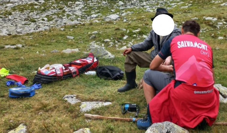 Un cioban din Gorj a fost mușcat de o viperă în Munții Parâng. Bărbatul, preluat de un elicopter SMURD