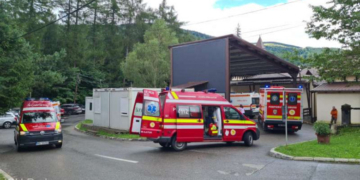 Opt copii aflați în tabără la Sinaia au ajuns la spital după ce au mâncat în piața orașului
