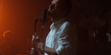 Ziua Limbii Române la Chișinău: Ambasadorul UE în Moldova, Janis Mazeiks, cântă rock pe versurile lui Grigore Vieru
