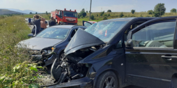 Accident cu un TIR, un microbuz și o mașină, în Cluj. Un copil de 6 ani și o femeie au ajuns la spital