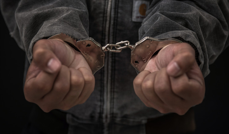 Un bătrân din Bacău a fost ucis pentru 150 de lei, o șapcă și o iconiță mototolită. 26 ani de închisoare pentru criminalul său