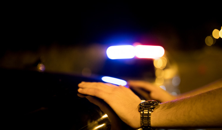 Un tânăr din Bihor s-a ales cu 6 dosare penale după ce a fost tras pe dreapta, în miezul nopții, de polițiști. A fost reținut pe loc