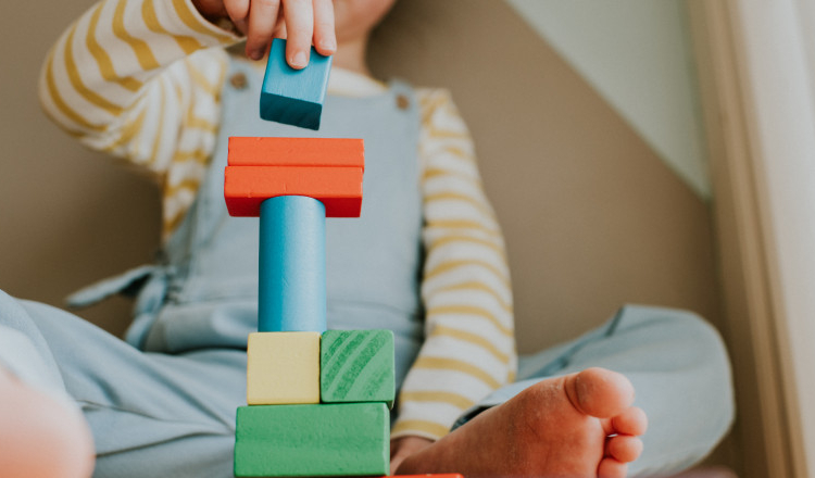 Un copil de 3 ani și 6 luni a fost trimis acasă de educatoare în prima lui zi de grădiniță pentru comportament nepotrivit