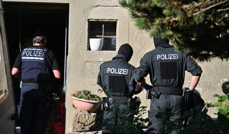 Raiduri de amploare ale poliției germane după ce rețeaua nazistă Artgemeinschaft a fost interzisă pentru ”îndoctrinarea copiilor”