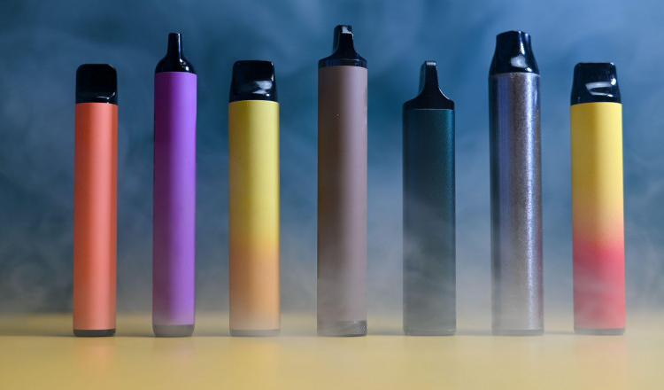 Proiecte de lege: Copiii nu vor mai putea cumpăra energizante și țigări electronice