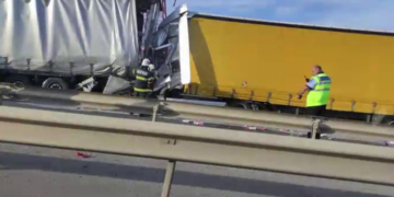 Tragedie pe autostrada București-Pitești. Un microbuz a fost strivit între două TIR-uri. Cinci oameni au murit