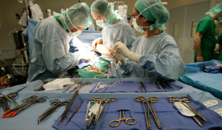 Europa Liberă: Medicii susțin că un preot a convins părinții unui copil în moarte cerebrală să refuze donarea de organe