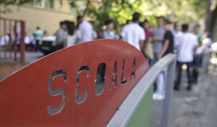 Rafila exclude testarea în masă a elevilor pentru a depista consumul de droguri