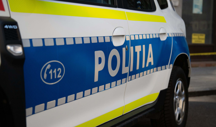 Un bărbat din București și-a aruncat câinele de la etajul 5, după o ceartă cu soţia