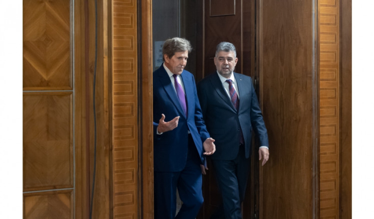 Marcel Ciolacu a discutat cu John Kerry despre intensificarea cooperării româno-americane pentru consolidarea I3M