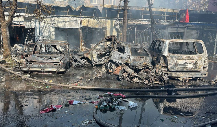 NYT: Explozia care a ucis 16 oameni într-o piață din Kostiantinivka a fost cauzată de o rachetă ucraineană rătăcită. Reacția Kievului