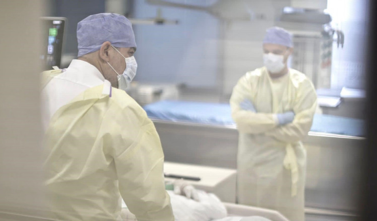 Marcel Ciolacu a vizitat la Bruxelles doi răniți în exploziile din Crevedia: Am vorbit cu pompierul de 22 de ani și l-am încurajat