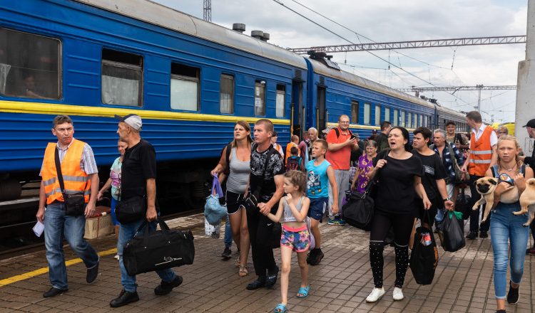 Peste 6.000 de ucraineni s-au angajat în România de la începutul războiului. Ce meserii practică