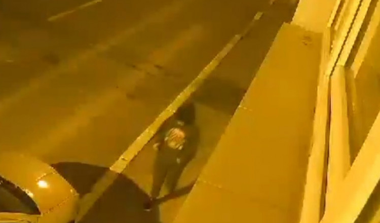 Tânărul de 15 ani care a tăiat cauciucurile a zeci de mașini din Constanța a fost implicat în incendierea unui bloc, în 2021