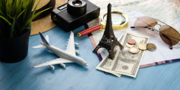 Patronatele din turism cer ca românii care merg în vacanță în străinătate să plătească o taxă în plus