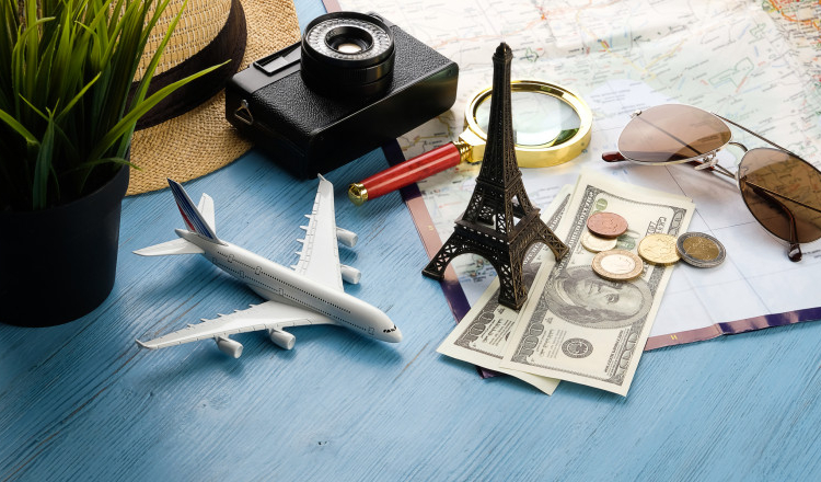 Patronatele din turism cer ca românii care merg în vacanță în străinătate să plătească o taxă în plus