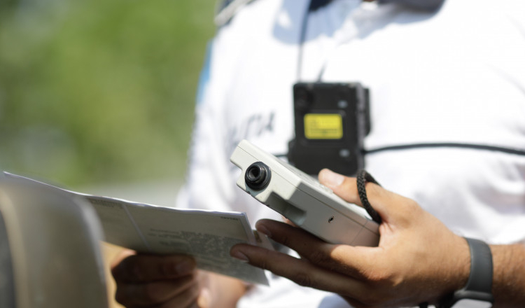 Un bărbat din Botoșani s-a ales cu dosar penal, după ce soția l-a reclamat la poliție că a urcat beat la volan