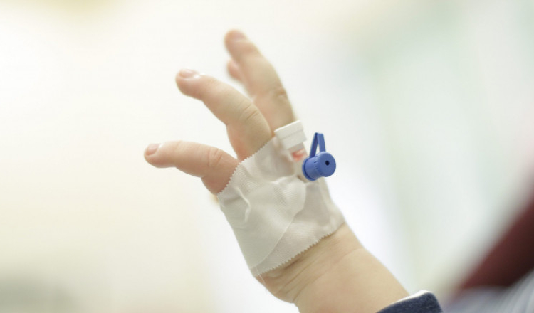 Un copil de 5 ani din județul Vaslui a ajuns la spital cu ruptură de splină, după ce a fost bătut de tatăl său