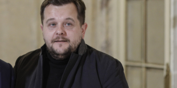 Fiul lui Dumitru Buzatu susține că procurorii au ridicat din casa tatălui său plicuri cu bani „de pe porci și cireșe”