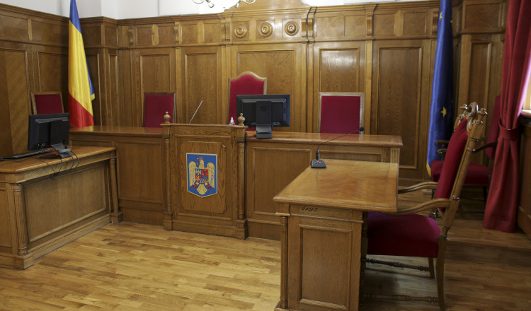 Klaus Iohannis a semnat reîncadrarea în funcție a mai multor judecători