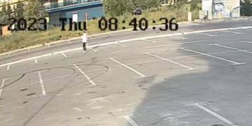 Ultimele imagini cu Dj Lalla în viață. Tânăra a fost surprinsă când se îndrepta spre plajă