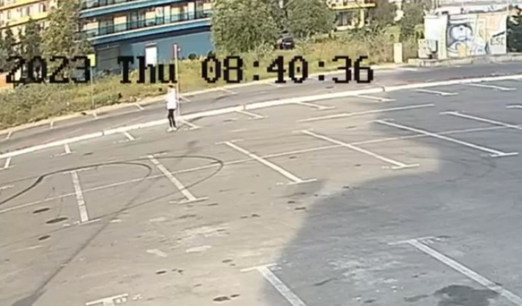 Ultimele imagini cu Dj Lalla în viață. Tânăra a fost surprinsă când se îndrepta spre plajă