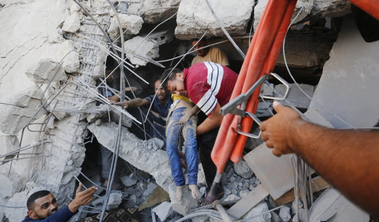 Mărturii cutremurătoare din Gaza. Părinții le scriu copiilor numele pe picioare ca să-i identifice dacă mor