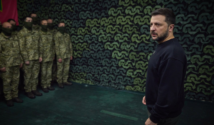 Volodimir Zelenski şi generalul Valeri Zalujîi s-au întâlnit cu comandanţii armatei în Herson