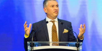 Deputatul Ben-Oni Ardelean, care a demisionat din PNL, va activa ca neafiliat