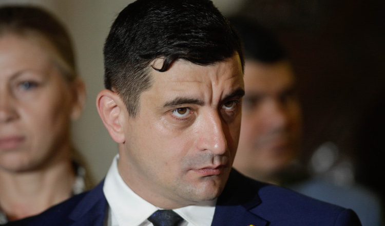 Alex, bărbatul agresat de George Simion: „M-a prins de mână, a devenit agresivă toată acea legiune plină de galbenul AUR”