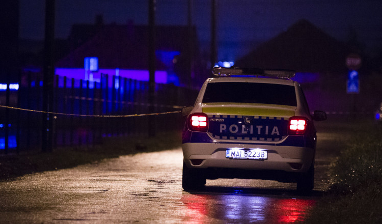 Un bărbat a fost găsit spânzurat la marginea unei păduri din Gorj. Vecinul său a alertat poliția