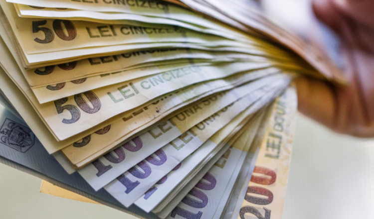 CCR dezbate sesizarea ICCJ pe legea privind cumulul pensiei cu salariul