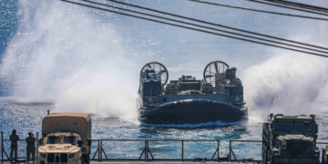 WP: Mii de marinari și pușcași marini, nave de război americane se îndreaptă spre Israel