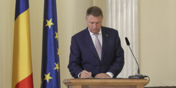 Iohannis a promulgat completările la legea pentru finalizarea procesului de restituire a imobilelor preluate abuziv în comunism