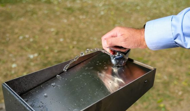 Toate cișmelele din Brașov vor fi înlocuite. Cele noi vor reduce consumul de apă și vor avea adăpătoare pentru câini