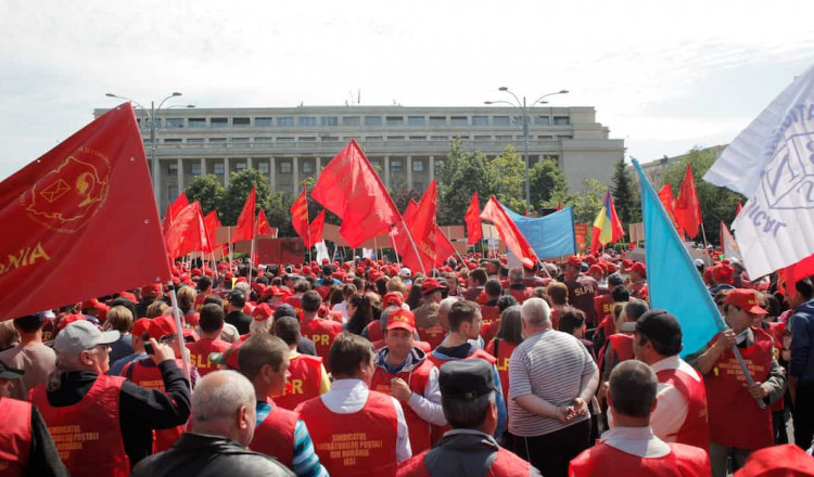 Poștașii protestează în stradă pentru salarii mai mari și „politici coerente de dezvoltare”