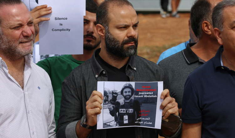 Reuters cere Israelului o „anchetă rapidă, aprofundată şi transparentă” despre moartea jurnalistului Issam Abdallah în sudul Libanului