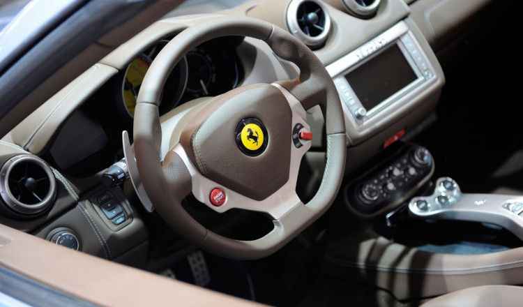 Un bărbat din Suceava a încasat 85.000 de euro după ce a vândut un Ferrari care nu mai era al lui