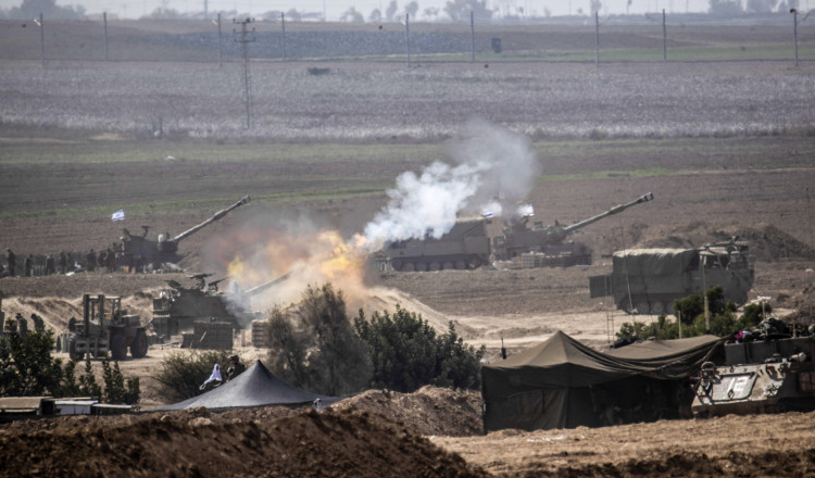 Bombardamente lângă echipa Digi24 în Israel. Armata trage rafală după rafală înspre Fâșia Gaza