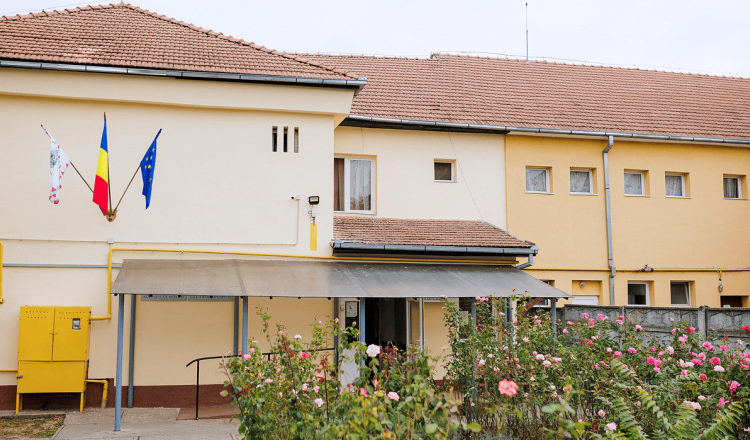 Un fost om al străzii din Satu Mare a donat 10.000 de lei pentru renovarea adăpostului de noapte, care i-a fost casă o perioadă