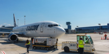 Grindeanu anunță că va aduce manageri corporatiști la TAROM. „În câteva zile lucrurile vor fi clarificate”