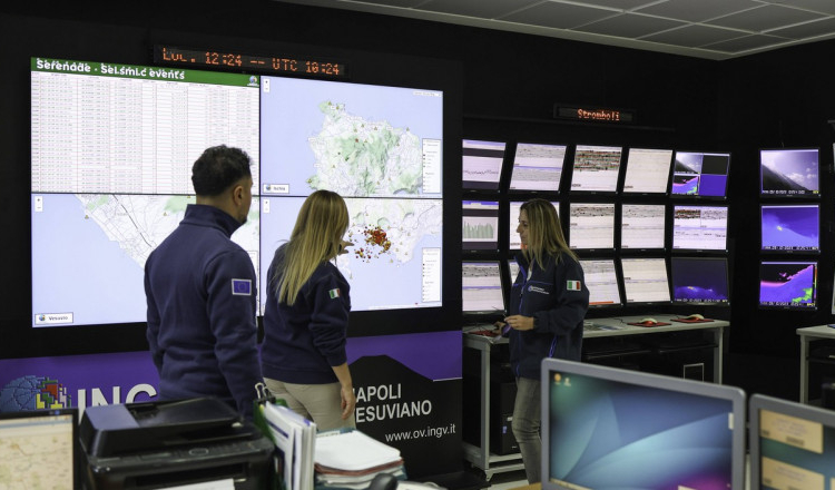 Cutremurele provocate de un super-vulcan terorizează locuitorii unui oraș din Italia. Autoritățile iau în calcul evacuarea