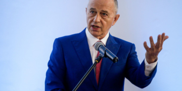Geoană, discurs de prezidențiabil: Economia și societatea sunt ținute în loc și trase în jos de modul de operare al clasei politice